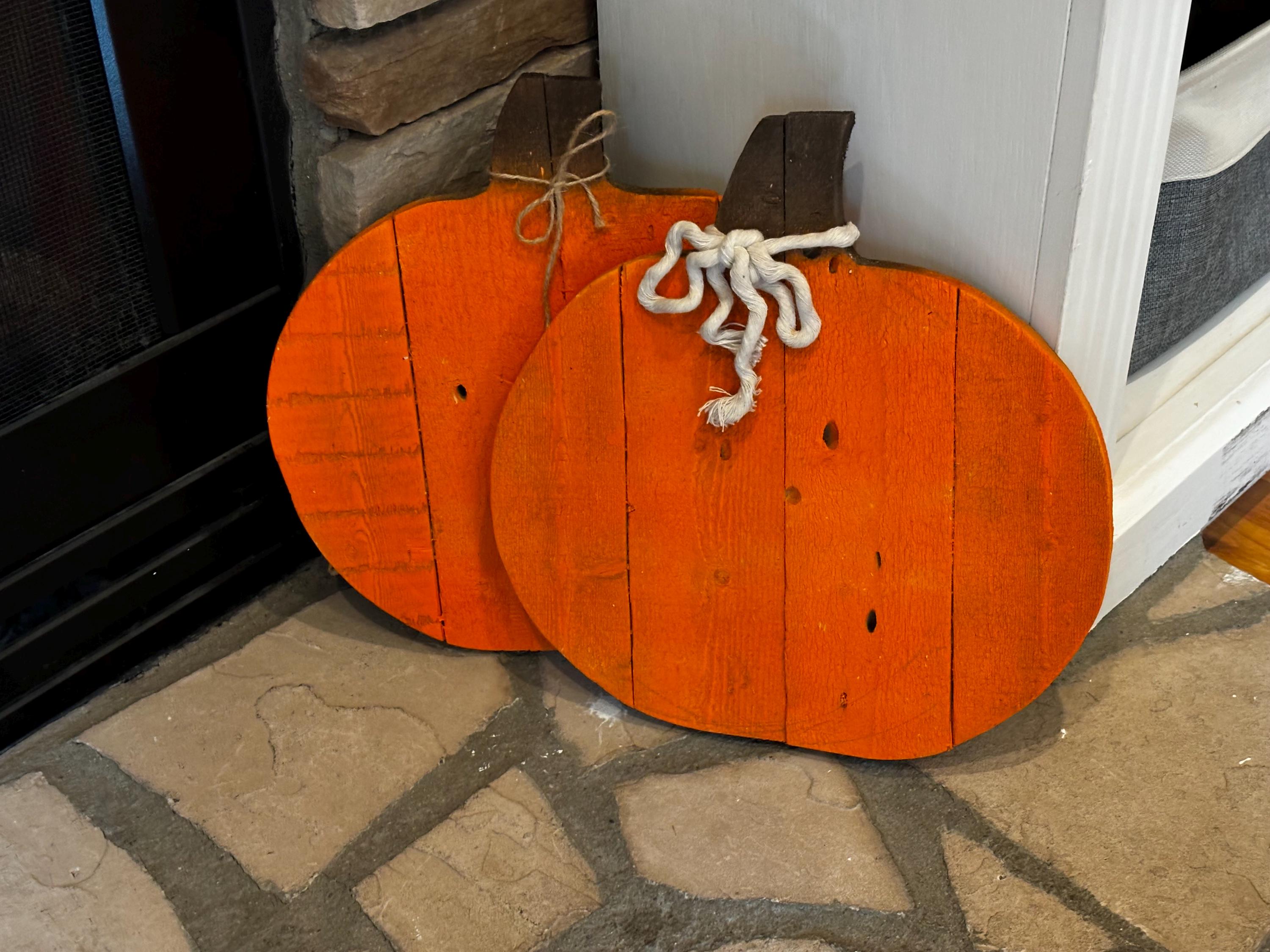 Wooden Pumpkins painted (set of 2)